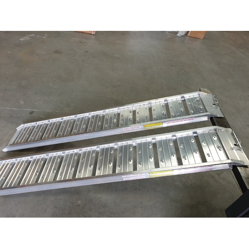 700 Kg 1.8 Metre X 29Cm Aluminium Loading Ramps Heavy Duty Rubber Track / Wheel Use